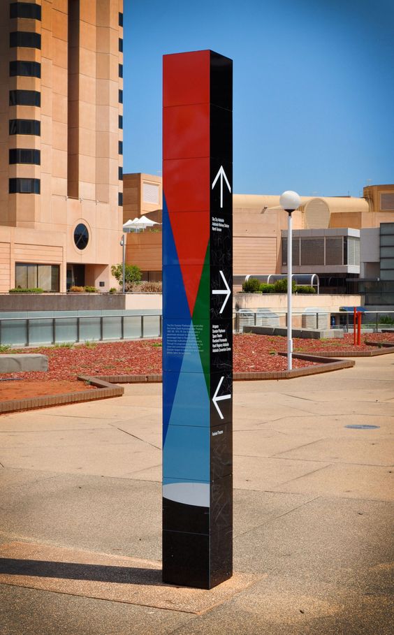 Wayfinding Colormixed Metal Material Pylon Signage